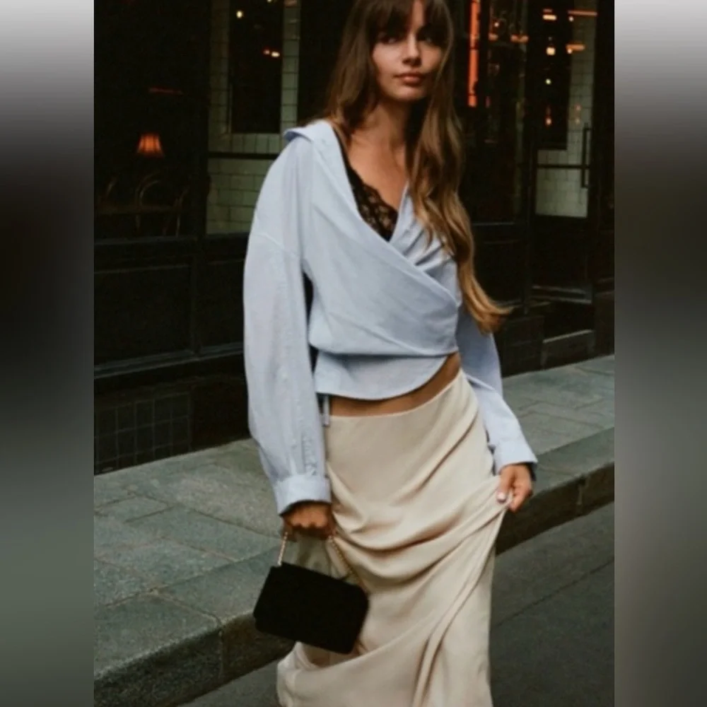 Anthropologie Velvet Crossbody
Wallet Bag Chain‎ - Picture 7 of 7